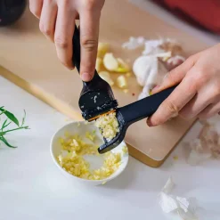 Fiskars Functional Form Hvitløkspresse