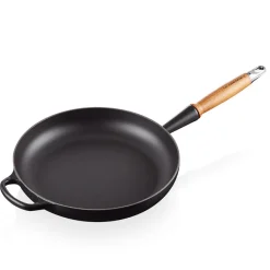 Le Creuset Støpejernspanne med Trehåndtak 28cm Matte Black