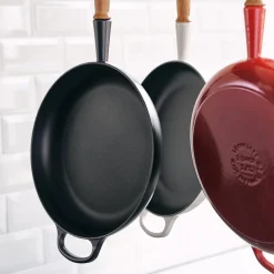 Le Creuset Støpejernspanne med Trehåndtak 28cm Matte Black
