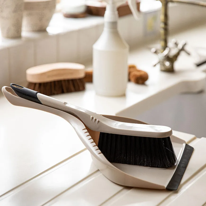 Natural Elements Kost og Feiebrett Resirkulert Plast