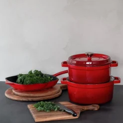 Rød grillpanne i støpejern